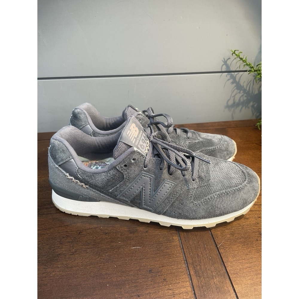 New Balance Womens 696 Casual Shoe Grey Suede Womens Size 7M US EUC